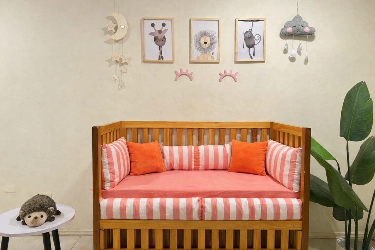 Coral Stripe – 6-Piece Modern Nursery Bedding & Bumper Set